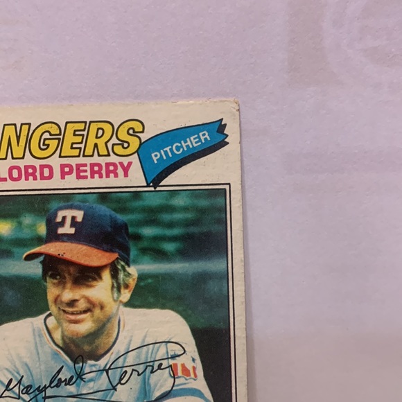 1977 Topps Gaylord Perry Rangers #152 (009) - Picture 4 of 5